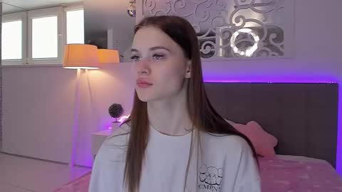 LuisaClover online show from 12, 4, 2026