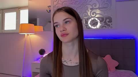 Snapshot of luisaclover chatting on 17, 4, 2026 LuisaClover online show from 17, 4, 2026