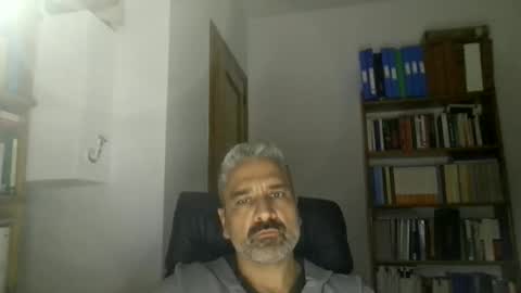 Snapshot of luisriga chatting on 5, 11, 2025 Luis online show from 5, 11, 2025