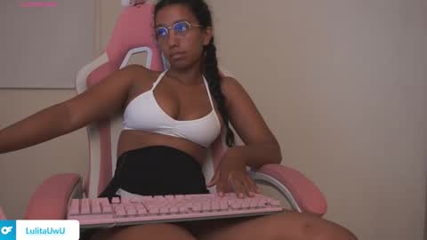 Snapshot of lulitauwu chatting on 22, 10, 2025 lulitauwu online show from 22, 10, 2025