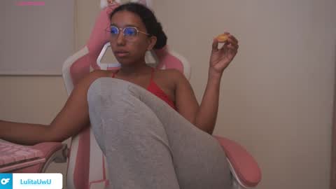 Snapshot of lulitauwu chatting on 12, 11, 2025 lulitauwu online show from 12, 11, 2025