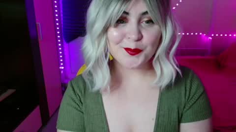 Snapshot of lulovia chatting on 30, 4, 2026 lulovia online show from 30, 4, 2026