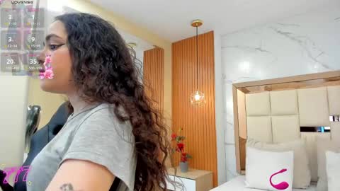 Snapshot of luna__vegga chatting on 5, 5, 2026 Luna online show from 5, 5, 2026