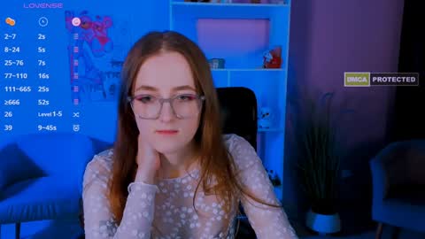 luna_berryy online show from 5, 1, 2025