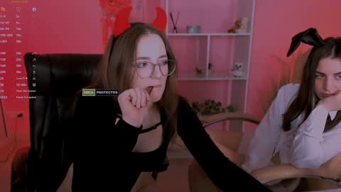 luna_berryy online show from 6, 2, 2025