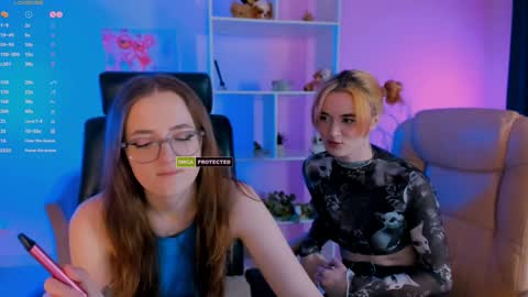 luna_berryy online show from 8, 2, 2025