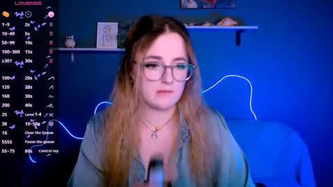 luna_berryy online show from 11, 10, 2025