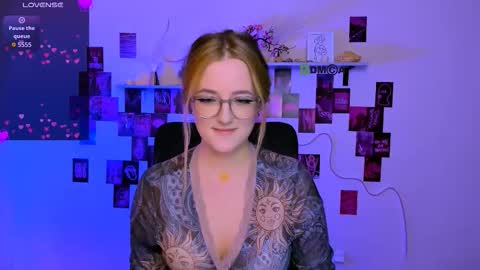 luna_berryy online show from 25, 2, 2026