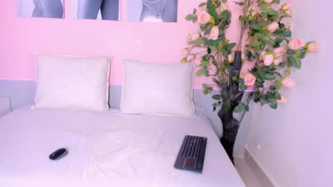 luna_diaz1 online show from 24, 2, 2026