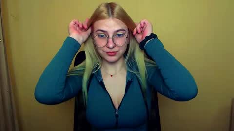 Luna online show from 4, 1, 2025