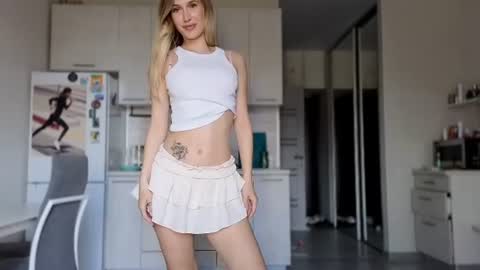 Snapshot of luna_mp4 chatting on 15, 7, 2026 Alice online show from 15, 7, 2026