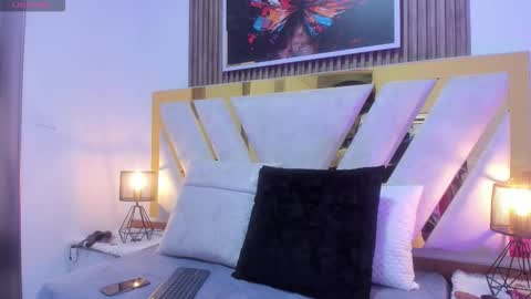 luna_naughty1 online show from 8, 11, 2025