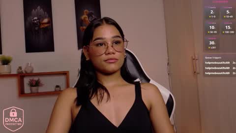 Snapshot of luna_sofia_1110 chatting on 13, 11, 2025 SOFI online show from 13, 11, 2025