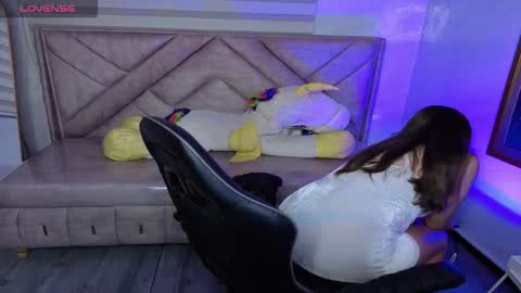 Live 1000pm 600am COLOMBIAN HOUR online show from 6, 11, 2025