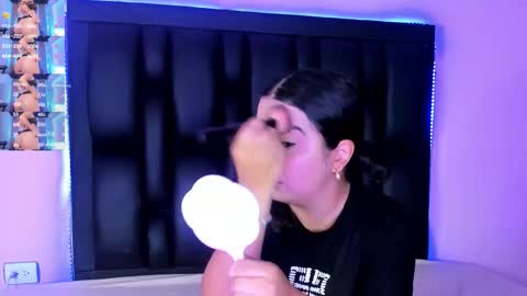 Snapshot of luna_sweeett_ chatting on 5, 11, 2025 Luna online show from 5, 11, 2025