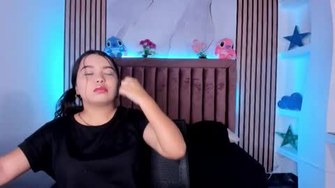 Snapshot of luna_sweeett_ chatting on 24, 11, 2025 Luna online show from 24, 11, 2025