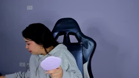 Snapshot of luna_sweeett_ chatting on 5, 12, 2025 Luna online show from 5, 12, 2025