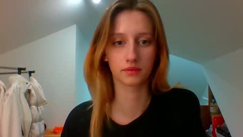 L U N A  online show from 18, 12, 2024