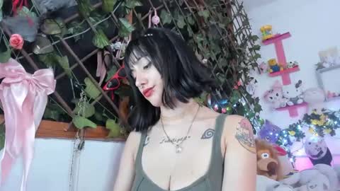 Snapshot of lunacristal_moon chatting on 12, 12, 2024 lunacristal_moon online show from 12, 12, 2024