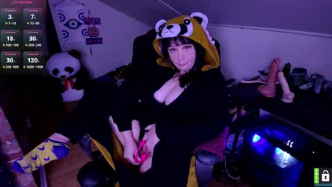 Snapshot of lunalaneee chatting on 21, 10, 2025 Luna online show from 21, 10, 2025