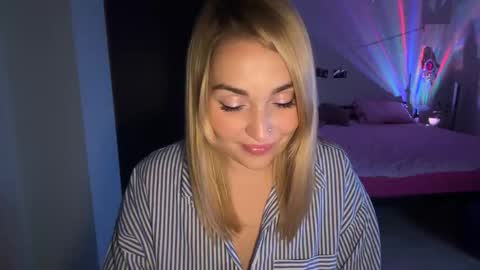 Snapshot of lunali_ chatting on 30, 10, 2025 Lana online show from 30, 10, 2025