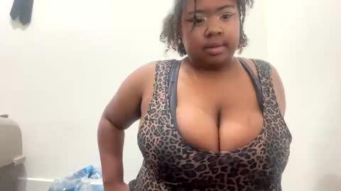 lunamoth00 online show from 13, 1, 2026