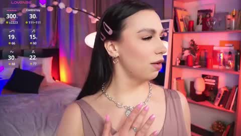 Luna  next streams Mon Fri Sat Sun 8pm-5am gmt0 online show from 25, 2, 2025