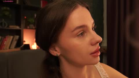 lunaolivia_ online show from 1, 10, 2025