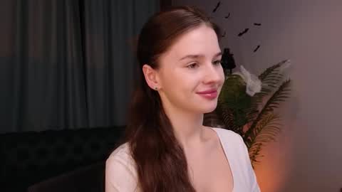 lunaolivia_ online show from 27, 10, 2025