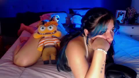 Julieth  online show from 11, 6, 2026