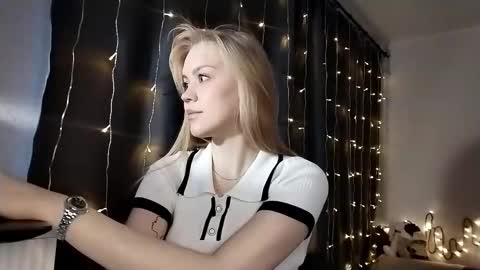 Snapshot of lunapeony chatting on 5, 12, 2025 lunapeony online show from 5, 12, 2025