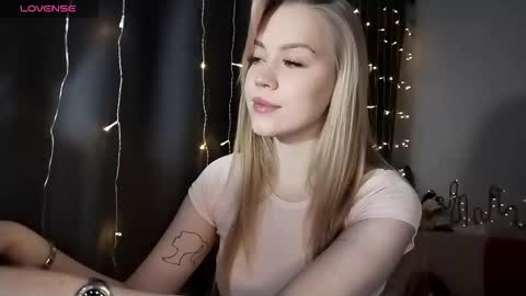 Snapshot of lunapeony chatting on 17, 12, 2025 lunapeony online show from 17, 12, 2025