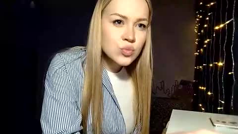 lunapeony online show from 14, 3, 2026