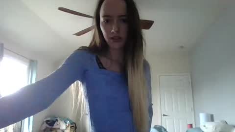 lunapixie2020 online show from 22, 2, 2025