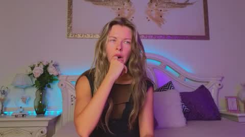 Luna Rishi online show from 24, 9, 2025