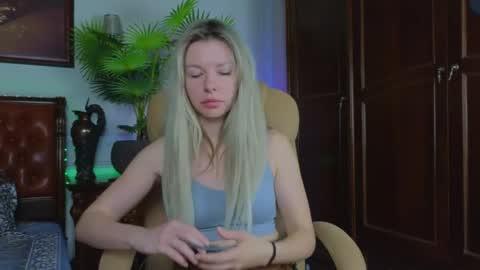 Luna Rishi online show from 24, 5, 2026