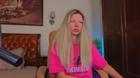 Snapshot of lunarishi chatting on 6, 7, 2026 Luna Rishi online show from 6, 7, 2026