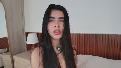 Snapshot of lunarousse_ chatting on 5, 4, 2026 Luna Rousse online show from 5, 4, 2026