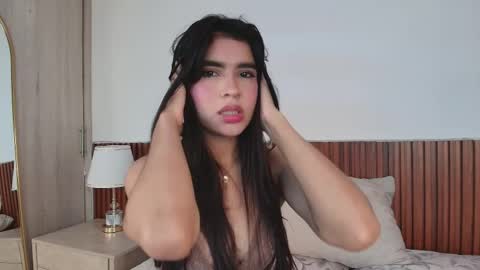 Snapshot of lunarousse_ chatting on 7, 4, 2026 Luna Rousse online show from 7, 4, 2026