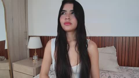 Snapshot of lunarousse_ chatting on 11, 4, 2026 Luna Rousse online show from 11, 4, 2026