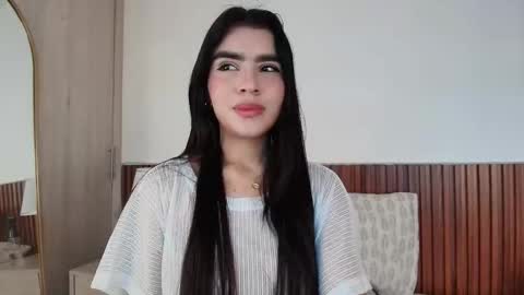 Snapshot of lunarousse_ chatting on 17, 5, 2026 Luna Rousse online show from 17, 5, 2026