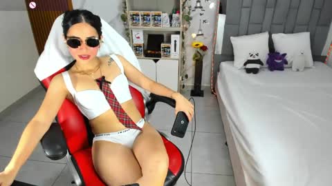 Snapshot of lunascoott chatting on 25, 5, 2026 ARI online show from 25, 5, 2026