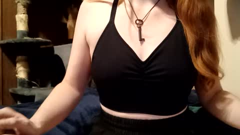 Snapshot of lunathepoet chatting on 2, 7, 2026 lunathepoet online show from 2, 7, 2026