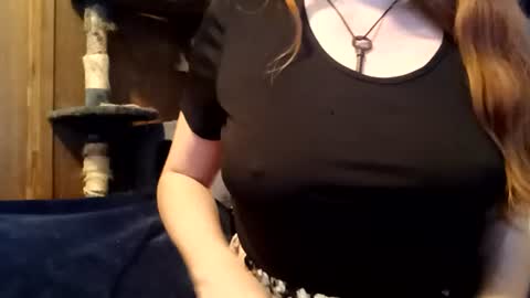 Snapshot of lunathepoet chatting on 15, 7, 2026 lunathepoet online show from 15, 7, 2026