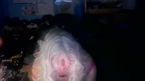 Snapshot of lunaxxxx97 chatting on 27, 5, 2026 LunaXXX online show from 27, 5, 2026
