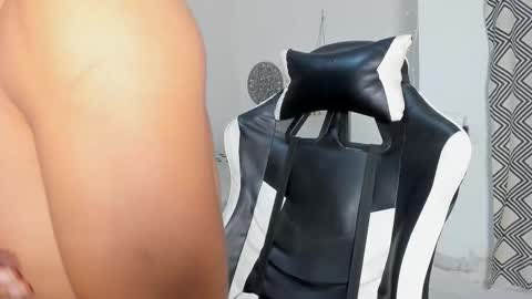 Snapshot of lunay_bigcock420 chatting on 21, 10, 2025 lunay_bigcock420 online show from 21, 10, 2025