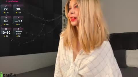 Snapshot of lune_fallenstar chatting on 1, 7, 2026 Lune FallenStar online show from 1, 7, 2026