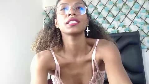 Snapshot of lunnasmith chatting on 11, 10, 2025 Lunna online show from 11, 10, 2025