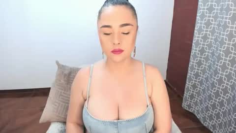 Snapshot of luscious86 chatting on 22, 12, 2025 PAULINA online show from 22, 12, 2025