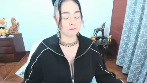 Snapshot of luscious86 chatting on 14, 4, 2026 PAULINA online show from 14, 4, 2026